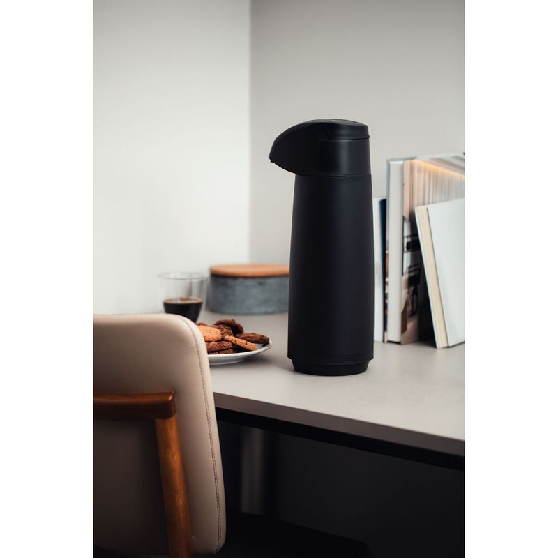 Termo-Tramontina-Exata-en-PlA¡stico-Negro-con-Ampolla-de-Vidrio-18-L