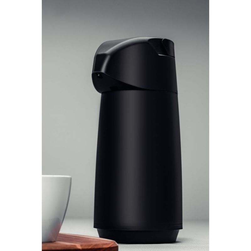 Termo-Tramontina-Exata-en-PlA¡stico-Negro-con-Ampolla-de-Vidrio-1-L